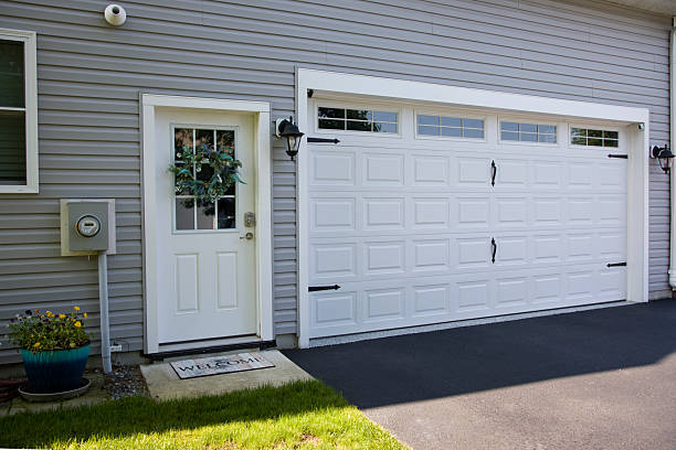 24/7 Emergency Garage Door Panel Replacement experts in Pine Ridge, FL